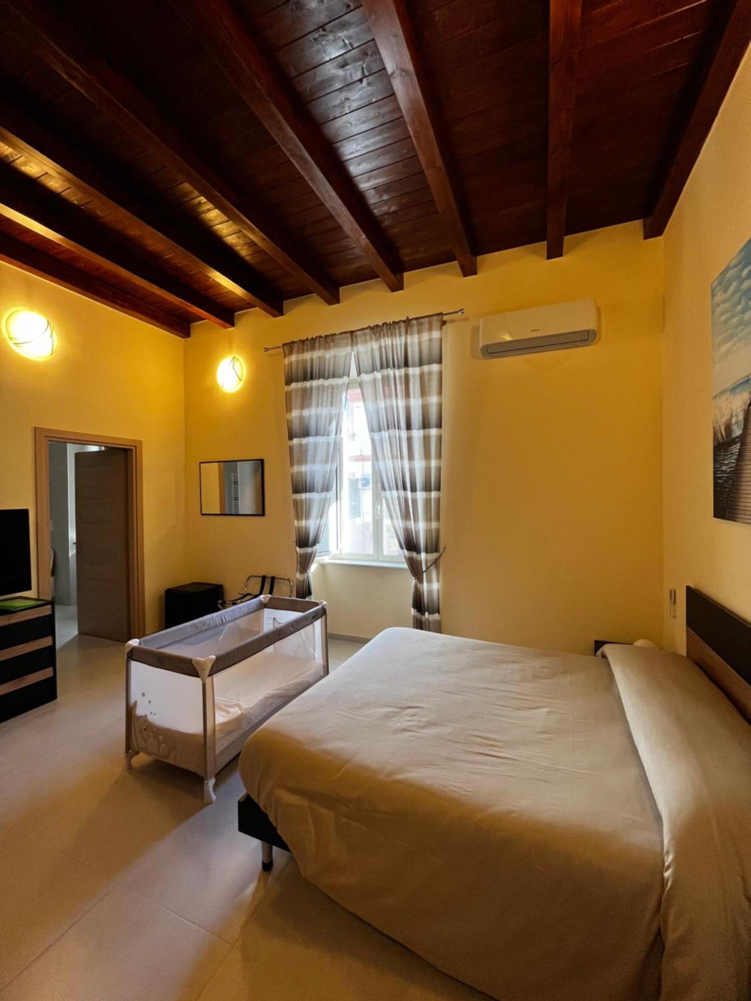 In Centro Rooms And Apartments Isola di Liri Exterior photo